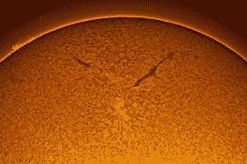 Lapisan matahari yang terlihat seperti mahkota berwarna keabu-abuan saat gerhana matahari total adalah